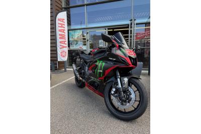 YAMAHA R7