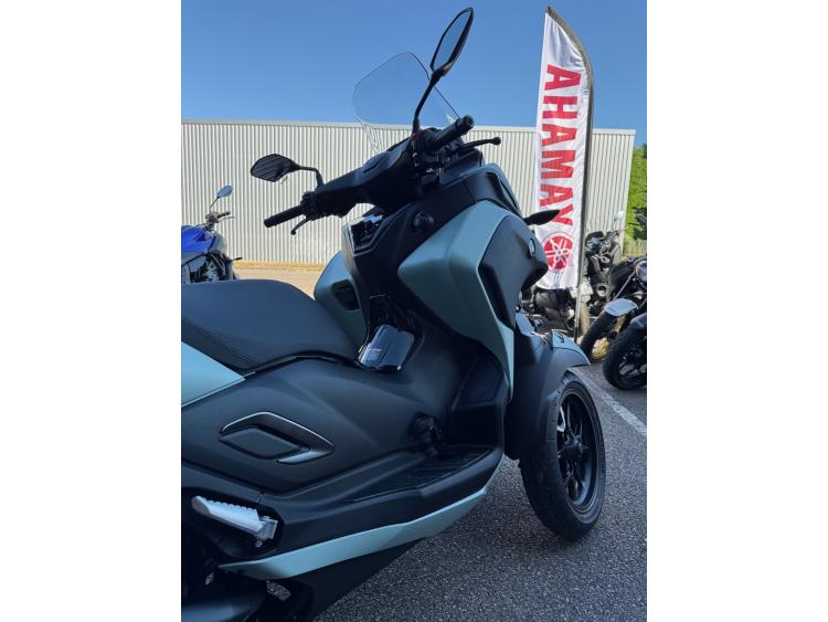 YAMAHA TRICITY 300
