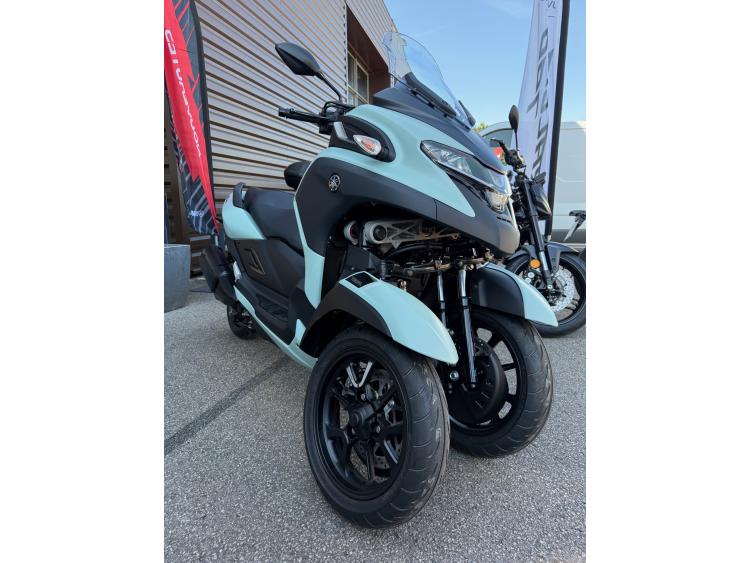 YAMAHA TRICITY 300