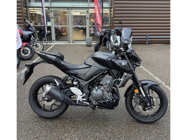 YAMAHA MT03