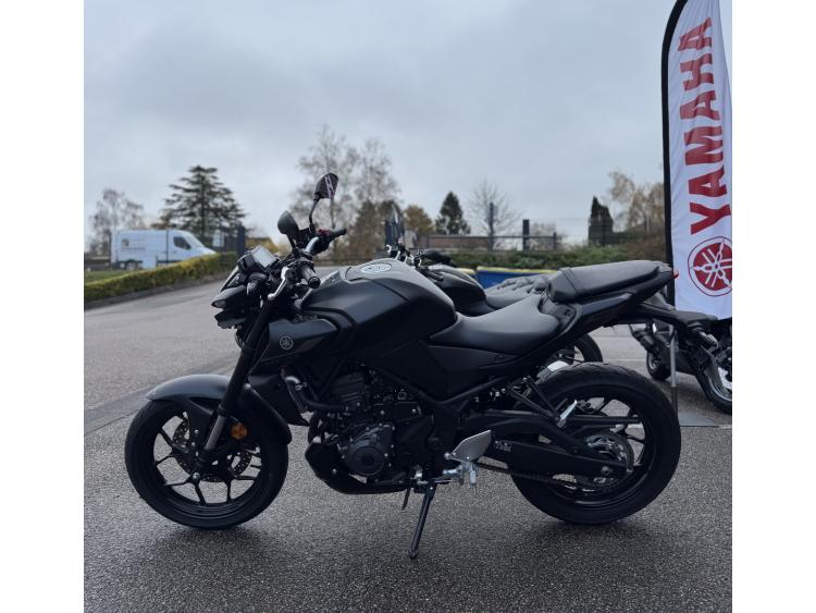 YAMAHA MT03