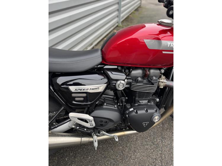 TRIUMPH SPEED TWIN 1200