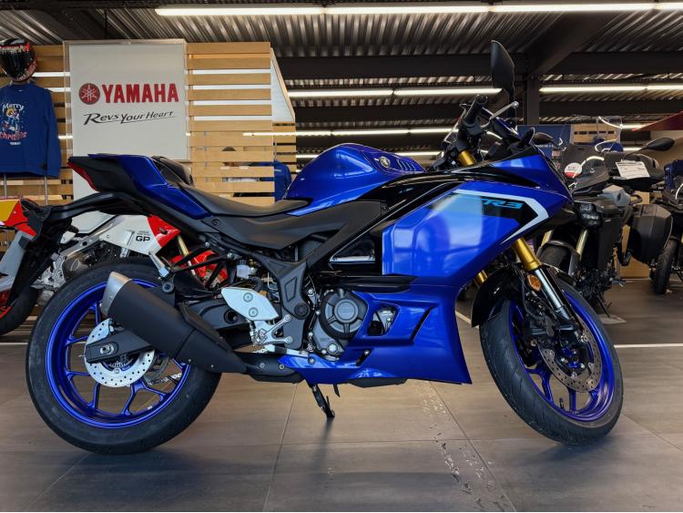 YAMAHA R3