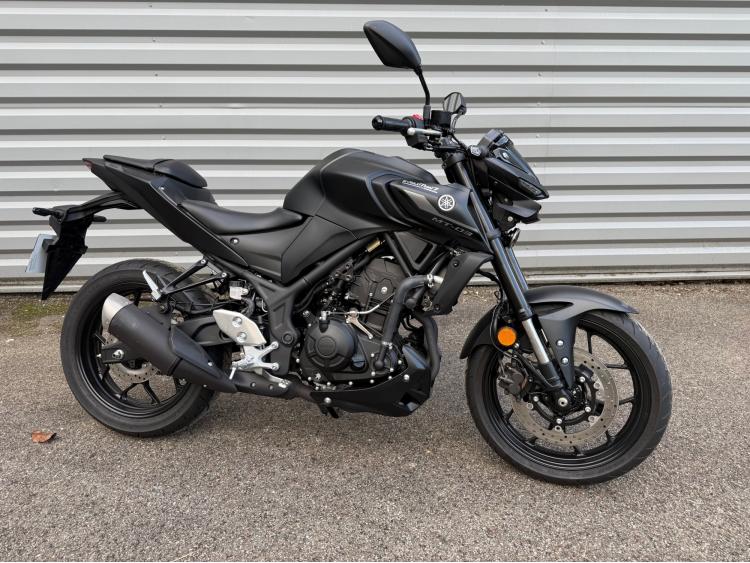 YAMAHA MT03 