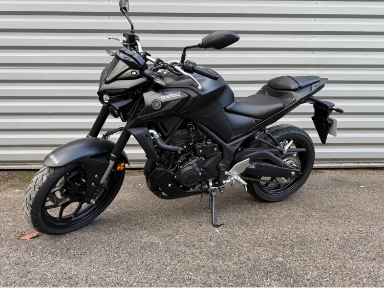 YAMAHA MT03 
