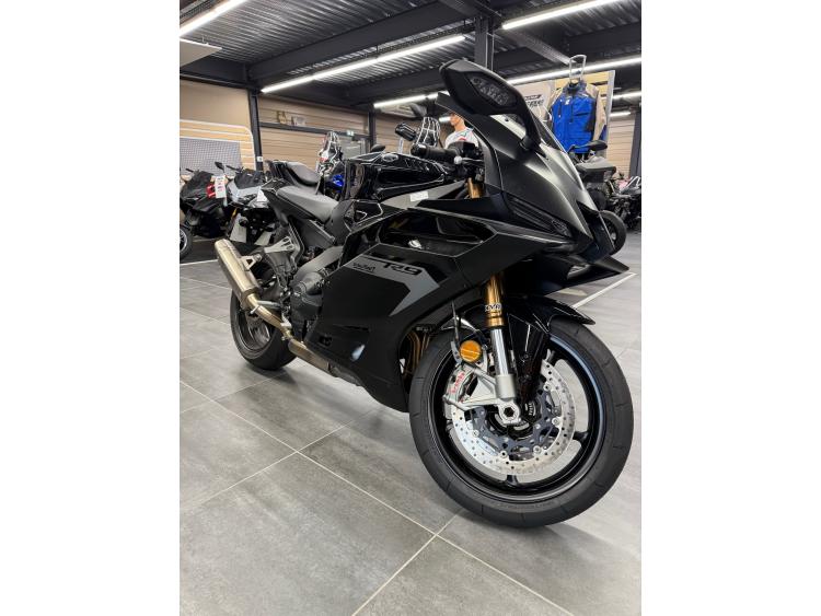 YAMAHA R9