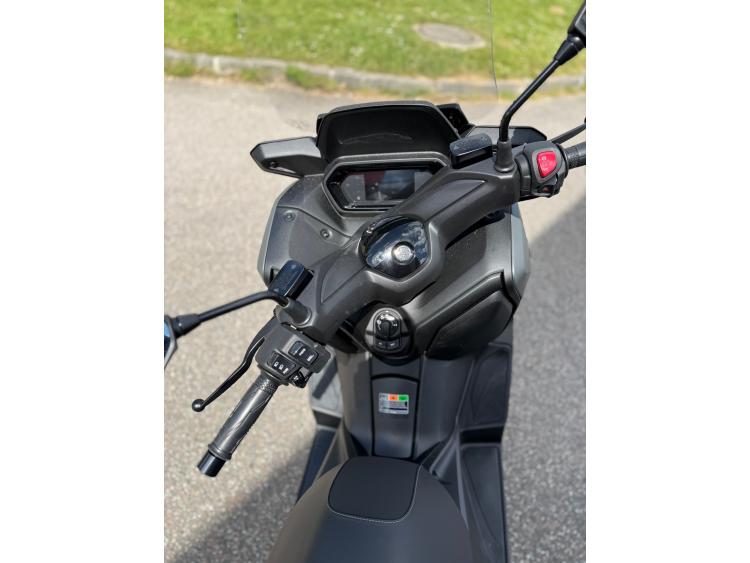 YAMAHA XMAX 300 2025