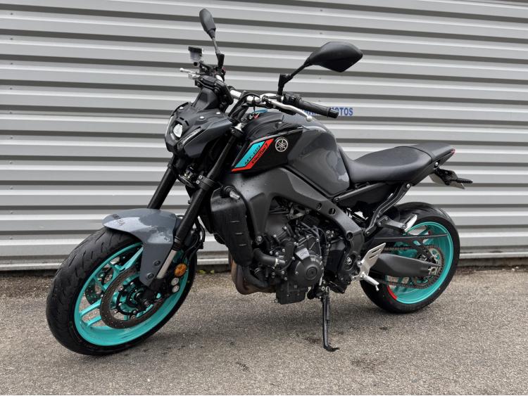 YAMAHA MT-09 AKRAPOVIC 