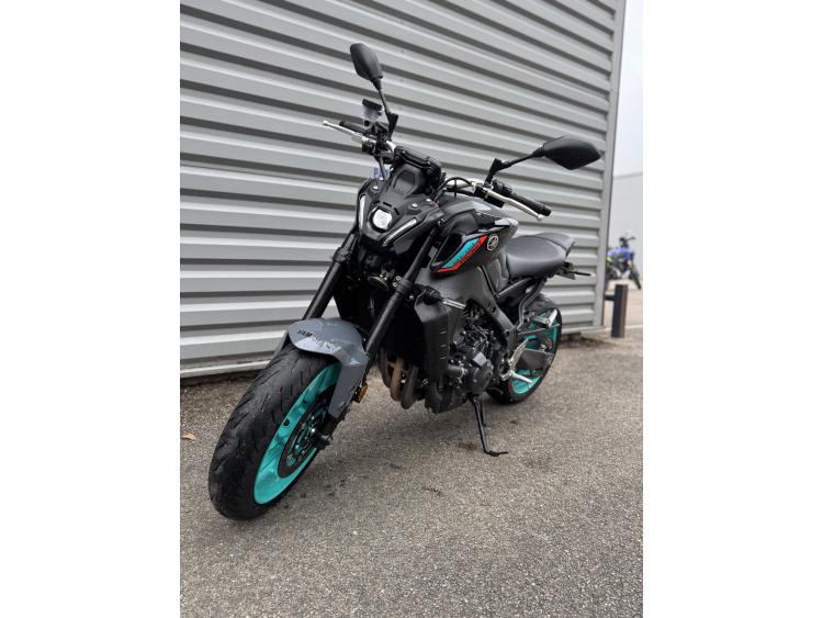 YAMAHA MT-09 AKRAPOVIC 