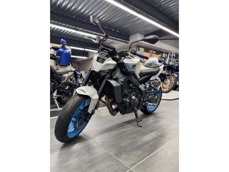 YAMAHA MT-09