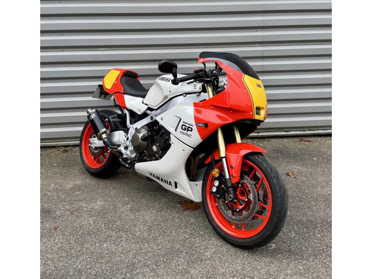 YAMAHA XSR 900 GP AKRAPOVIC 