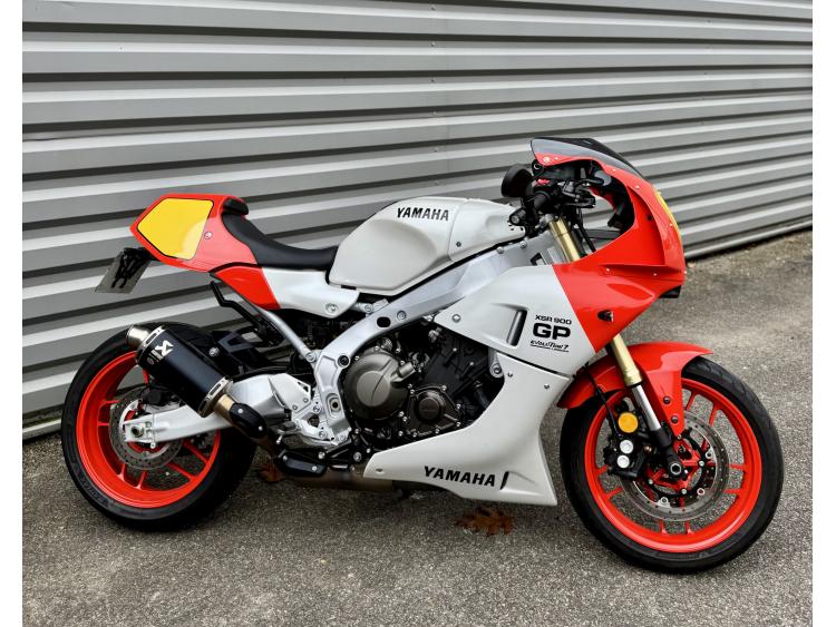 YAMAHA XSR 900 GP AKRAPOVIC 
