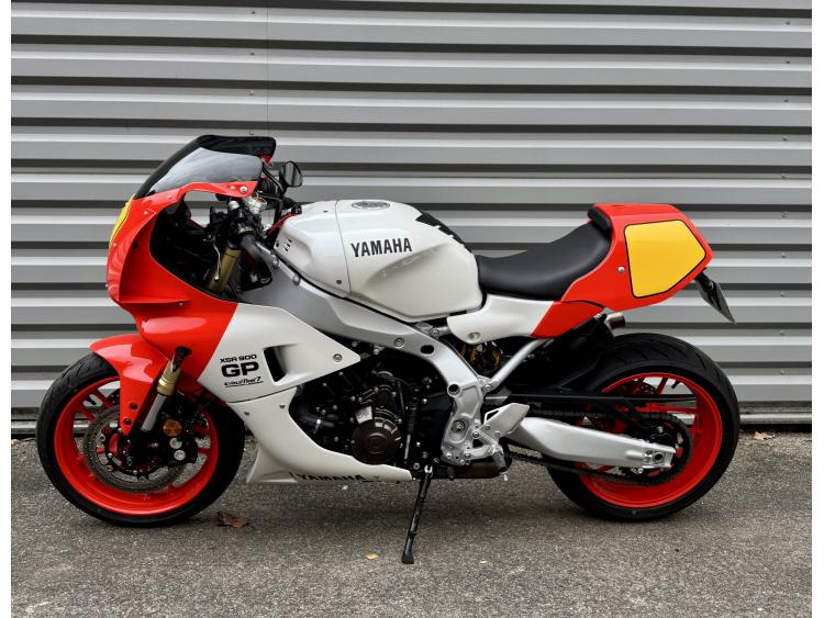 YAMAHA XSR 900 GP AKRAPOVIC 
