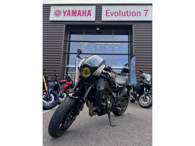 YAMAHA XSR 900 AKRAPOVIC 