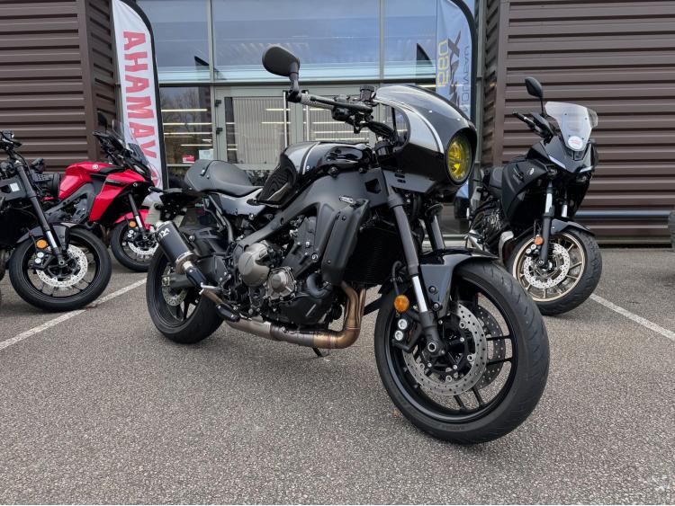 YAMAHA XSR 900 AKRAPOVIC 