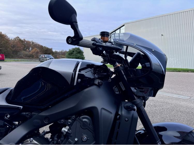 YAMAHA XSR 900 AKRAPOVIC 