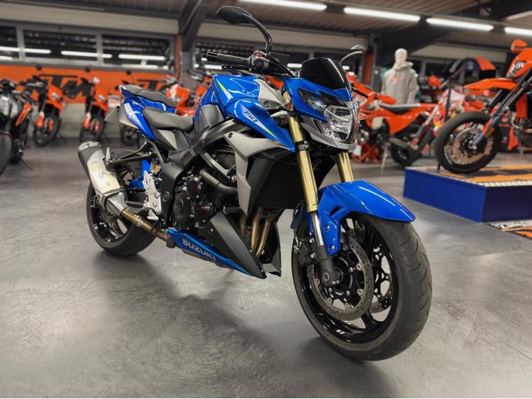SUZUKI GSR 750 ABS