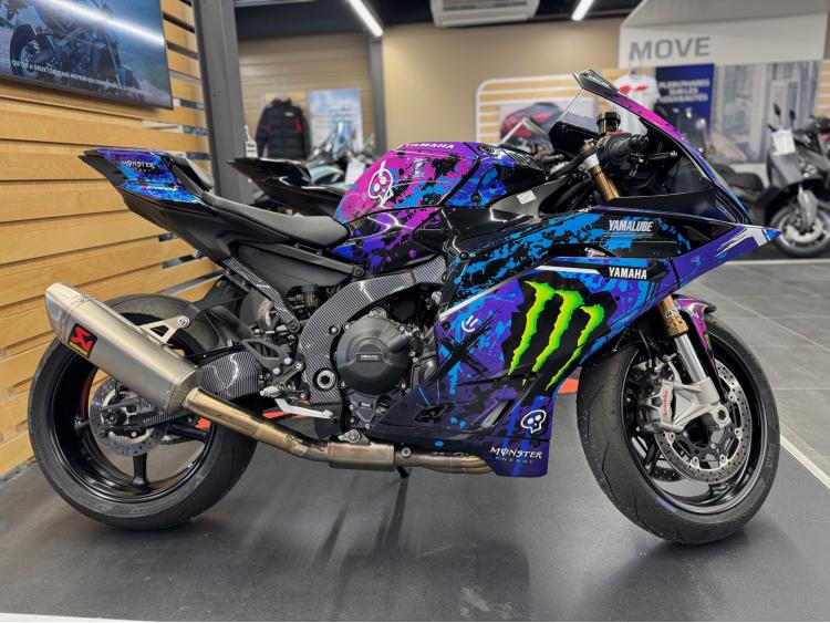 YAMAHA R9