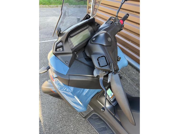 YAMAHA TRICITY 300